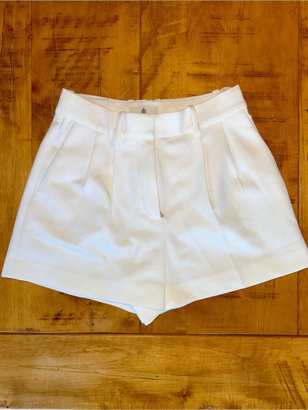 Aritzia effortless mini short in white size 00